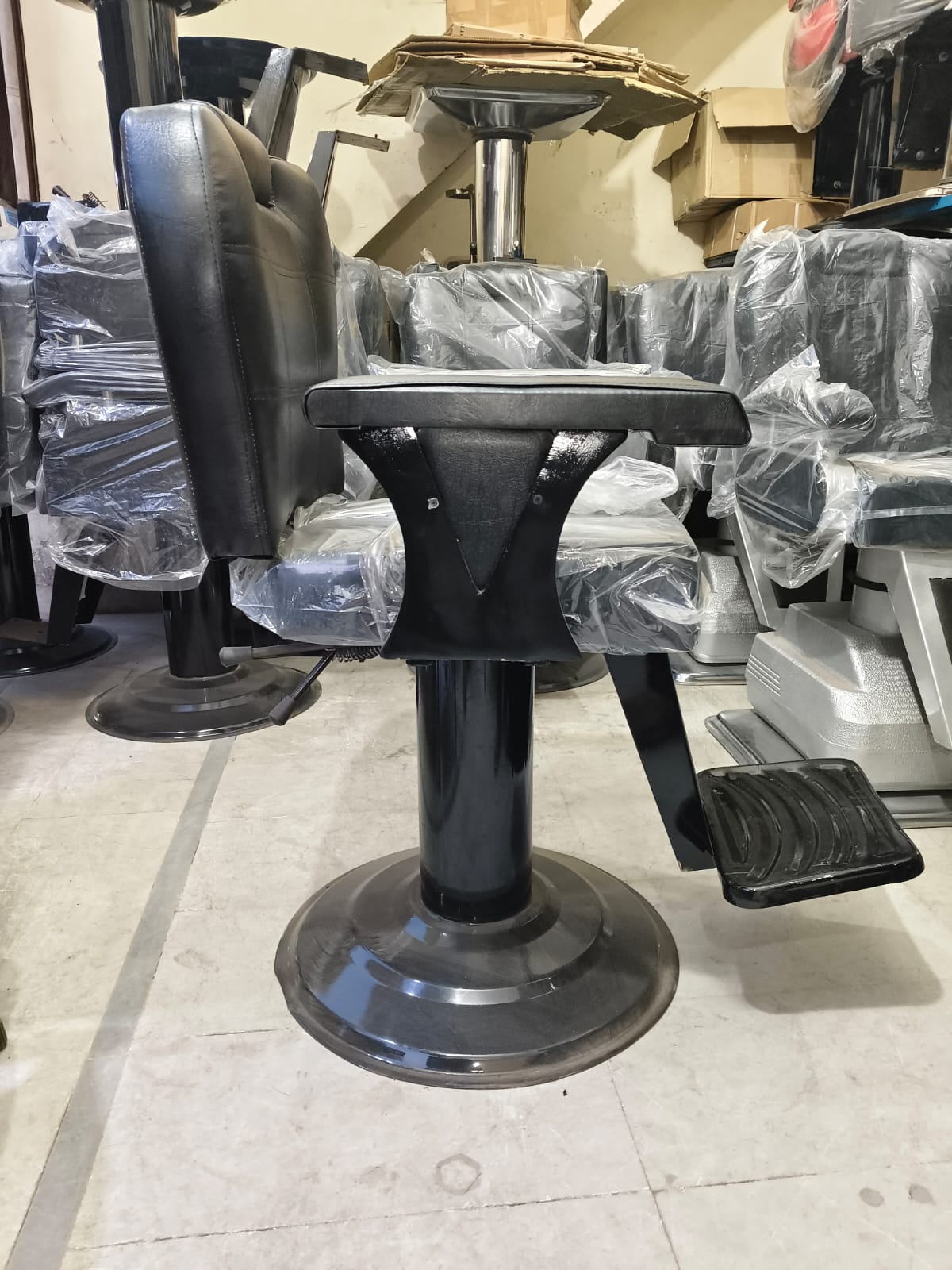 Executive Black Leather Hydraulic Barber Chair
