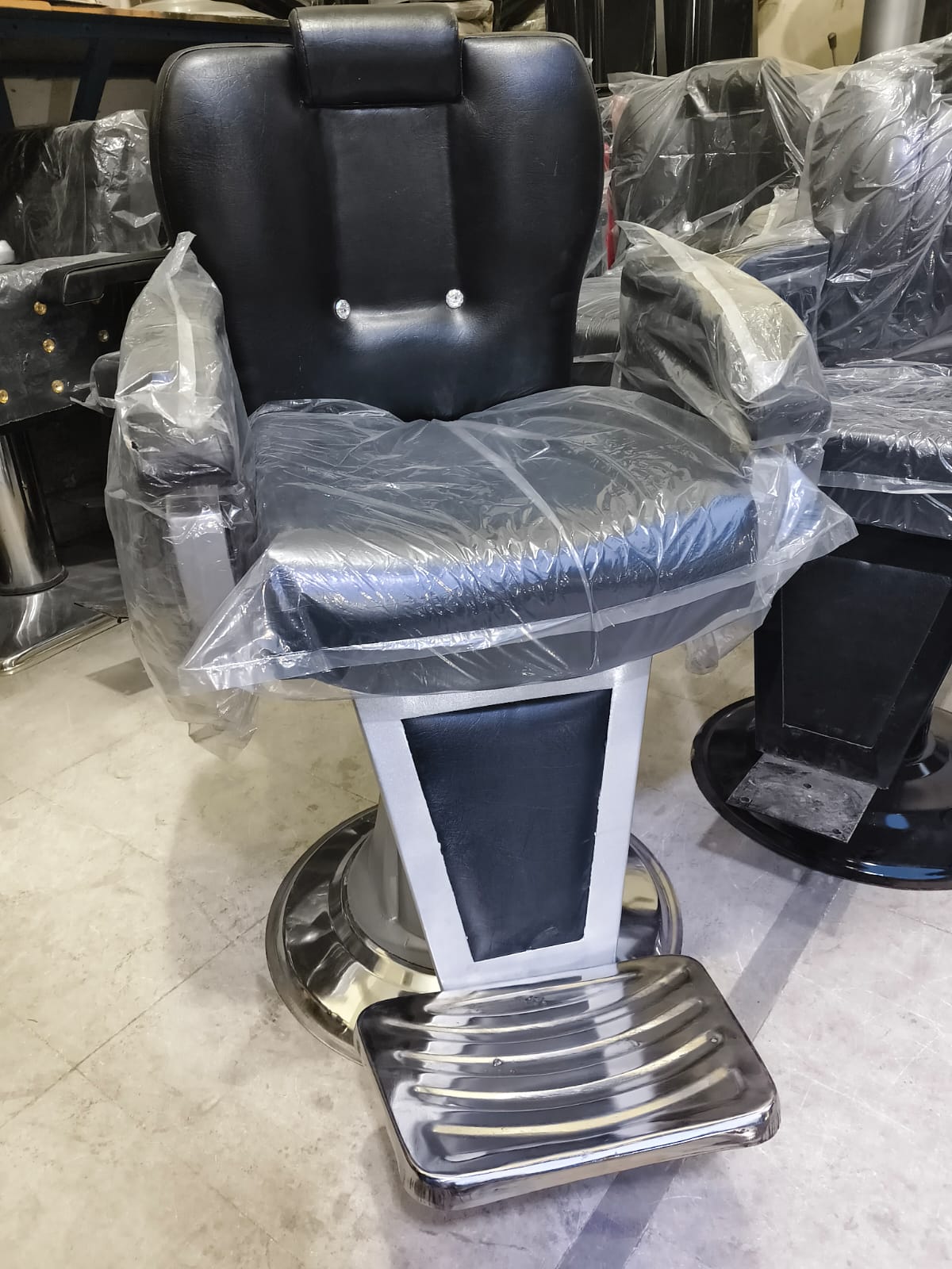 Executive Black Leather Hydraulic Barber Chair