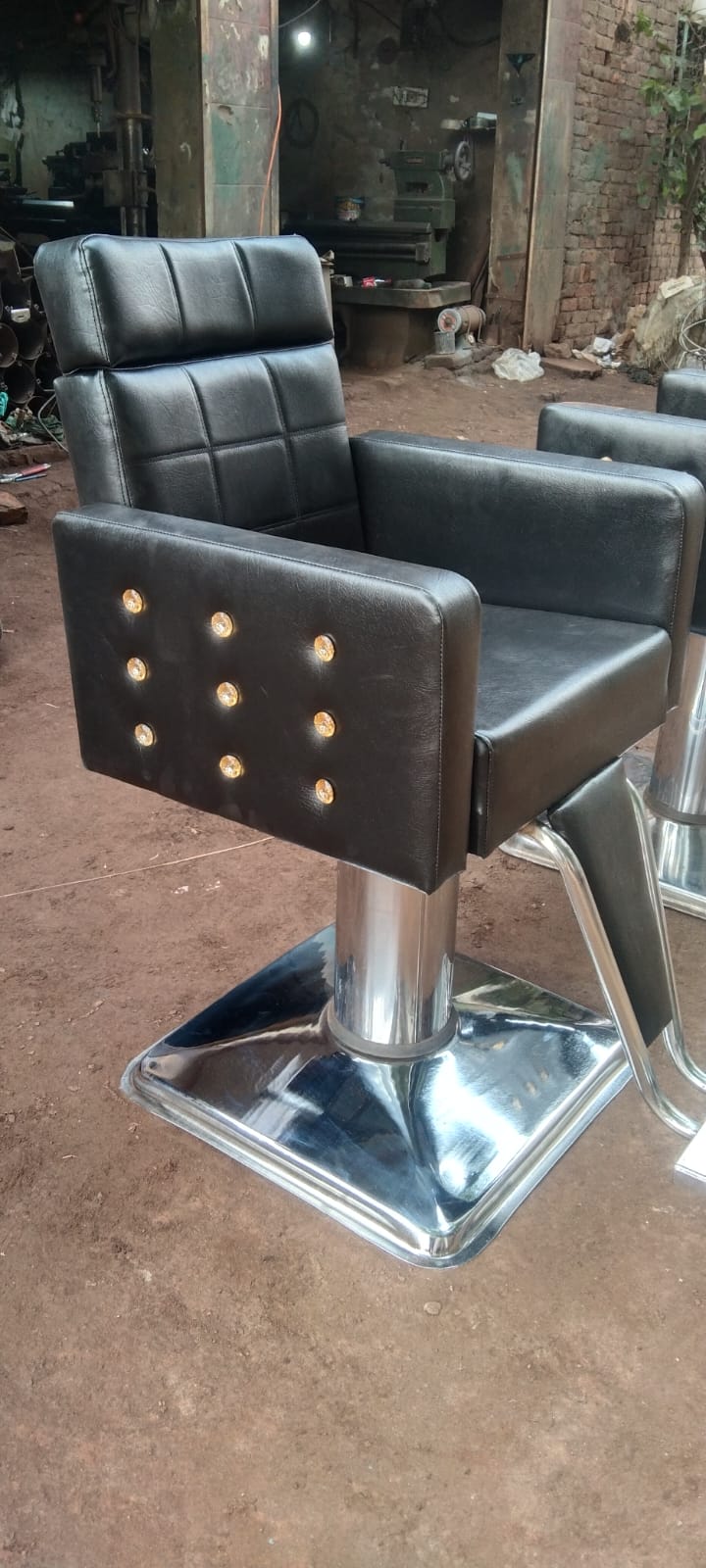 Tufted Hydraulic Barber Chair